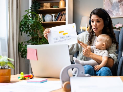 Kariyer ve beşiği dengelemek: Çalışan yeni anneler için stratejiler