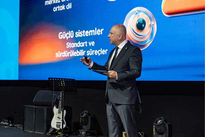 “Şimdi hedef kültürel dilini koruyabilen, teknolojiyi insanı unutmadan kullanan, liderlerini içeriden yetiştiren bir organizasyon….”